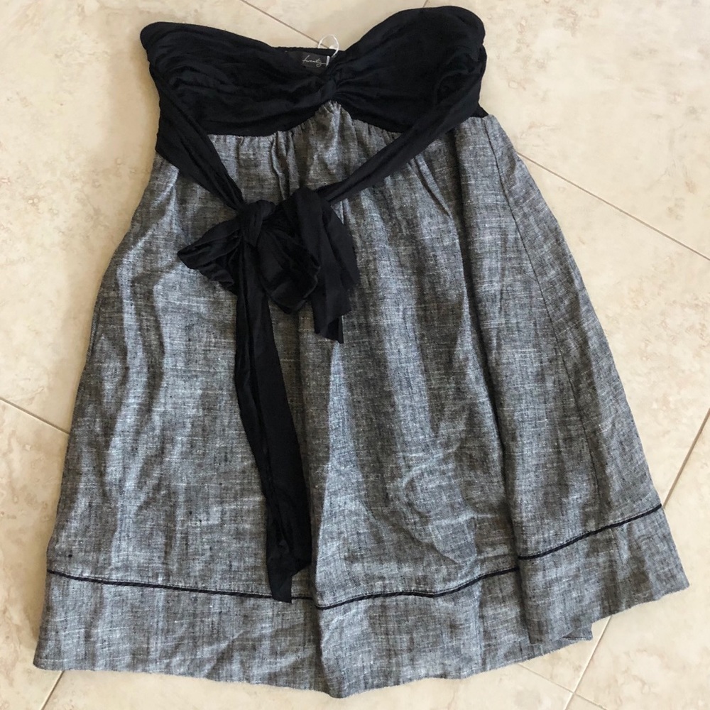 Adorable strapless minidress